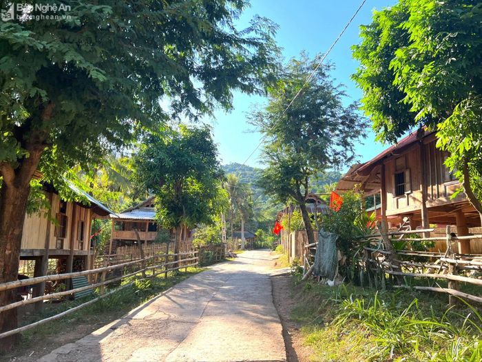 Khung cảnh bình yên ở bản Na Hang, xã Mai Sơn, huyện Tương Dương. Ảnh: Khánh Ly