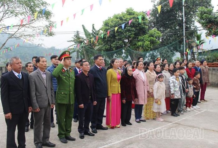 Lễ chào cờ đầu năm mới được người dân thôn An San duy trì suốt hơn 20 năm qua.
