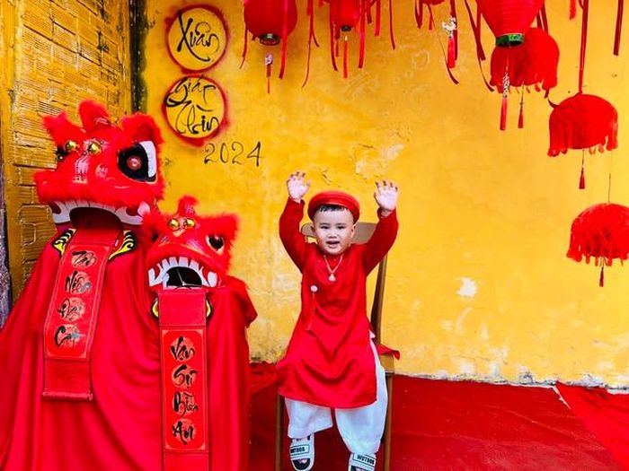Nụ cười trẻ thơ đón chào năm mới 
