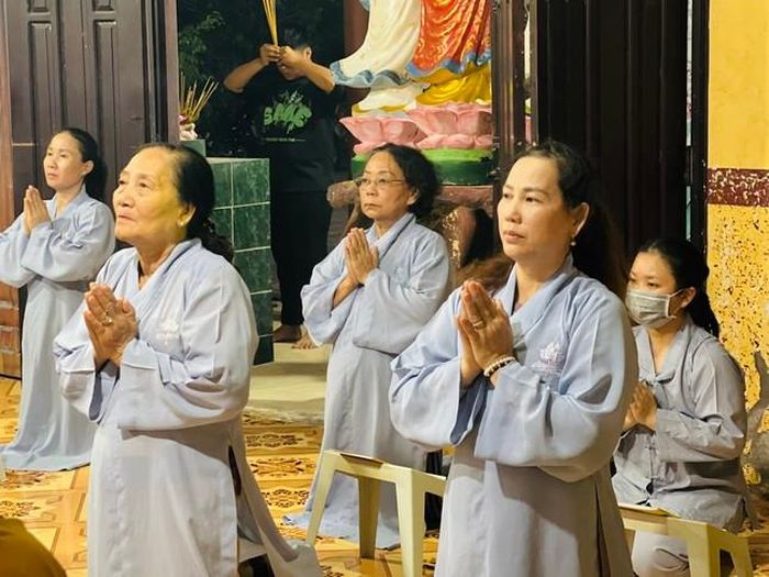 Nguyện đem lòng thành kính dâng lên mười phương chư Phật 