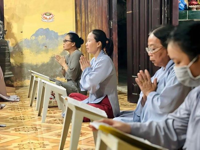 Đồng tụng kinh Dược Sư...