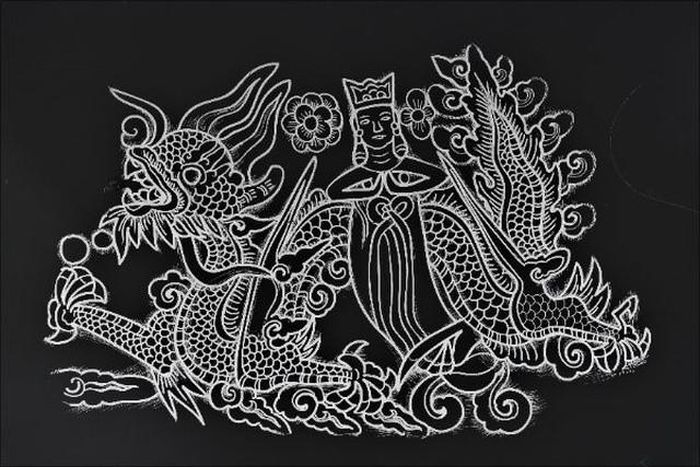 Tiên nữ cưỡi rồng trên tấm bia Chiêu Thiền tự tạo lệ bi ở chùa Láng (Hà Nội)
