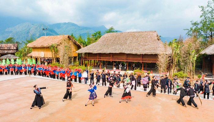 Nhiều trải nghiệm văn hóa dành cho khách tại Bản Mây 