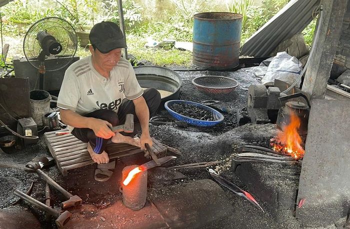 Nghề rèn ở Tịnh Minh là nghề cha truyền con nối.