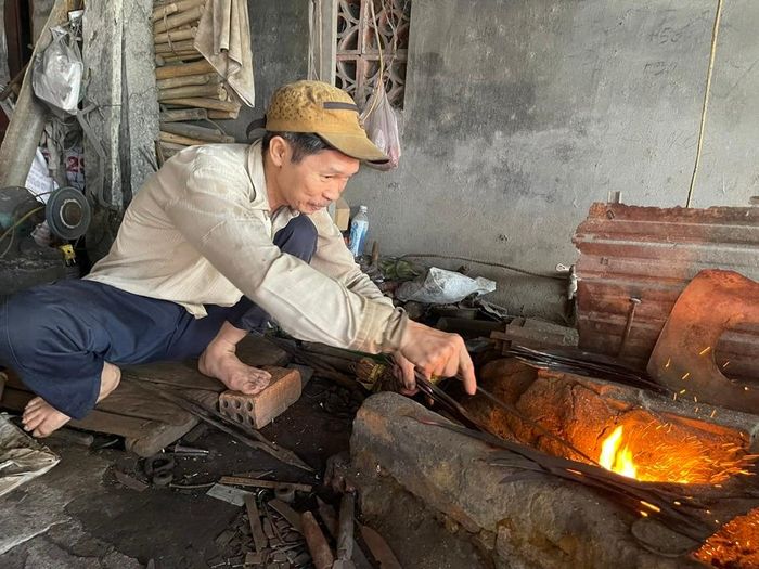 Ông Đô là thế hệ thứ 4 trong gia đình có truyền thống làm nghề rèn.