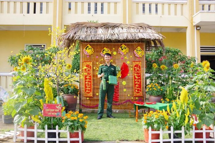 Khu vực chụp ảnh lưu niệm là tiểu cảnh gợi nhớ đến đồng quê thôn dã. (Ảnh: PV) 