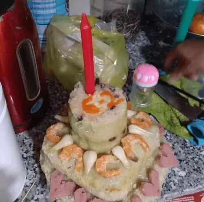 Thậm chí có trường hợp còn cô đơn lẻ loi trong ngày quan trọng chỉ vì bạn bè, gia đình bận đi chúc Tết, lo cúng bái...