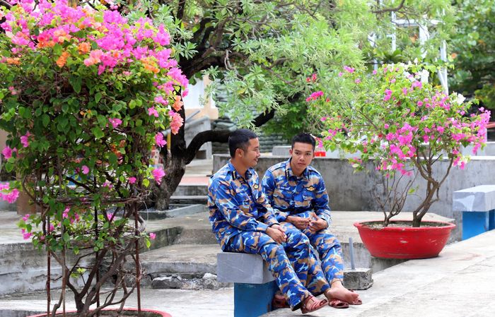 Giờ nghỉ giải lao của các chiến sĩ.