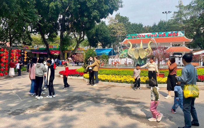 Không khí xuân ngập tràn trong bầu không khí trong lành, yên ả và thời tiết đẹp.