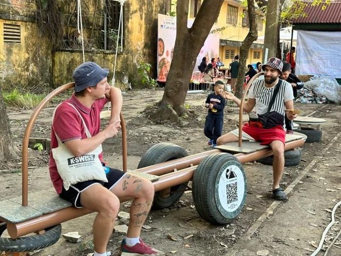 Du khách với một trải nghiệm tương tác tại lễ hội