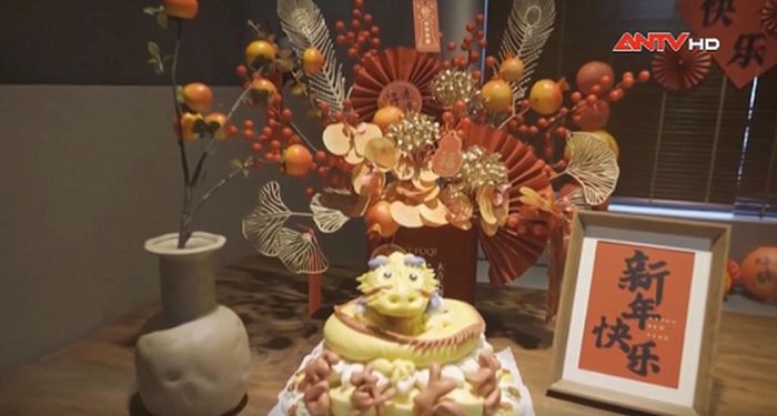 Ngoài việc chuẩn bị chu đáo cho phần nhân, nhiều chị em còn dày công tạo hình bánh bao theo con giáp của năm.