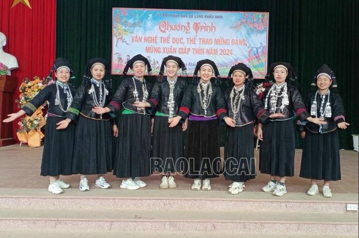  Cùng nhau sẻ chia niềm vui năm mới qua những câu ca, lời hát dân ca Nùng Dín. 