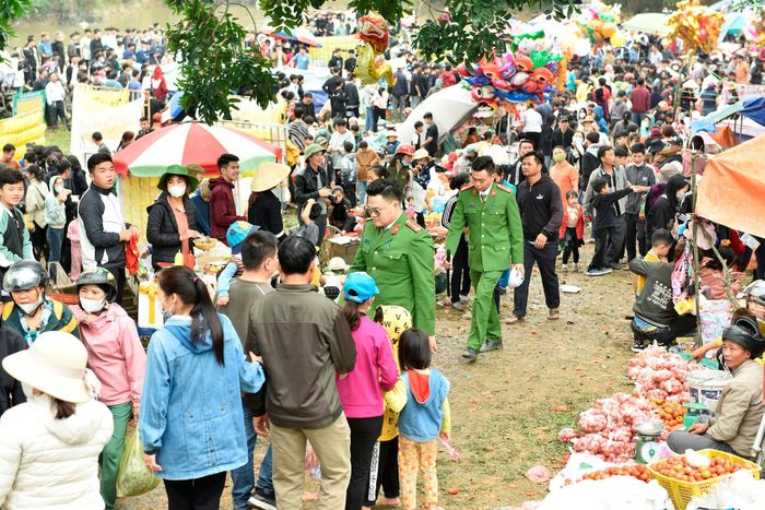 ANTT tại buổi họp chợ duy nhất trong năm luôn được thắt chặt, đảm bảo.