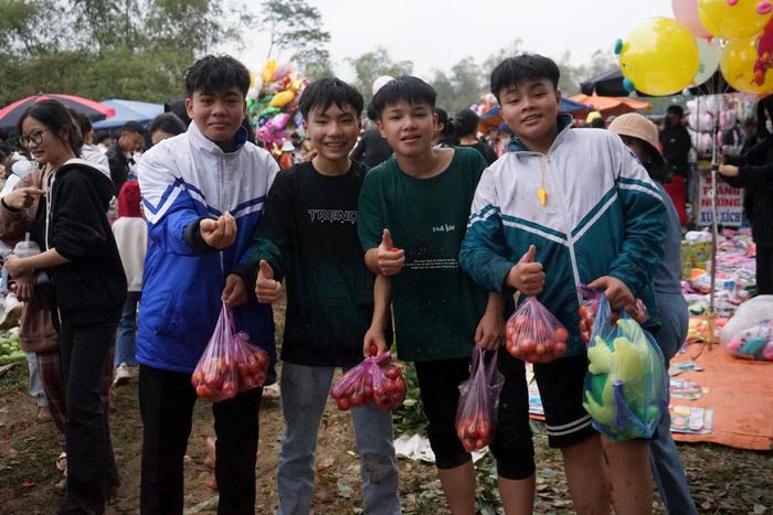 Để tưởng nhớ vị tướng đã có công dẹp giặc, cứ ngày mùng 6 Tết người dân lại nô nức đến đây để họp chợ, trở thành nét đẹp văn hóa của người dân địa phương.