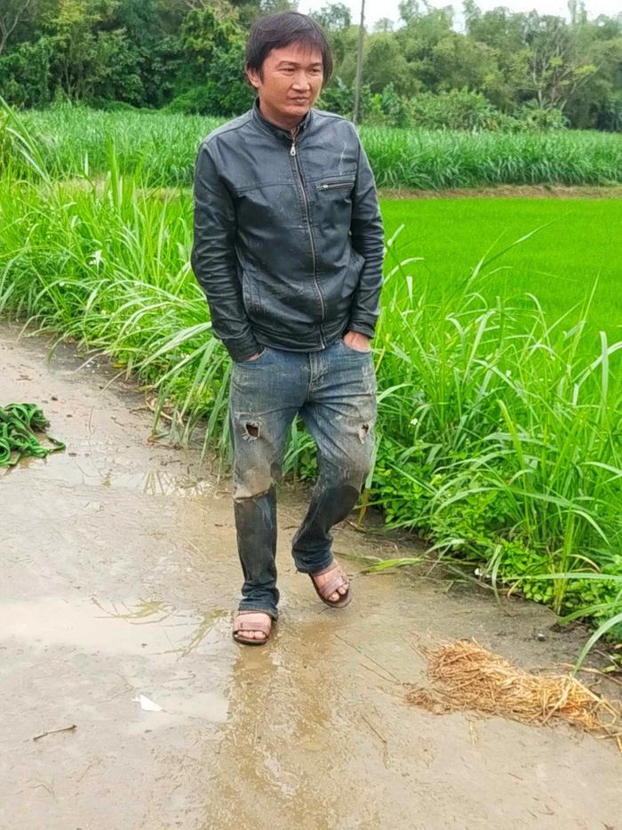 Đối tượng Lê Trí Tài tại thời điểm bị phát hiện gần khu vực nhốt đàn bò trộm của ông Vân.