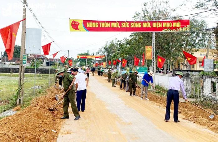 Nhân dân xã Nghĩa Thịnh, huyện Nghĩa Đàn chung sức xây dựng nông thôn mới. Ảnh tư liệu Minh Thái