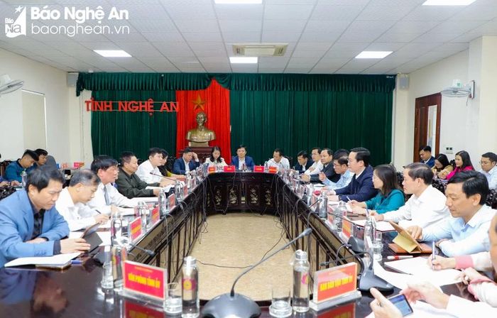 Đồng chí Nguyễn Đức Trung - Phó Bí thư Tỉnh ủy, Chủ tịch UBND tỉnh chủ trì phiên tiếp công dân định kỳ tháng 2/2024. Ảnh: Phạm Bằng