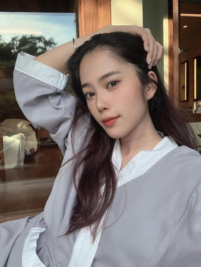 Nam Em livestream kể chuyện bị mất tiền trong lúc đang ngủ.