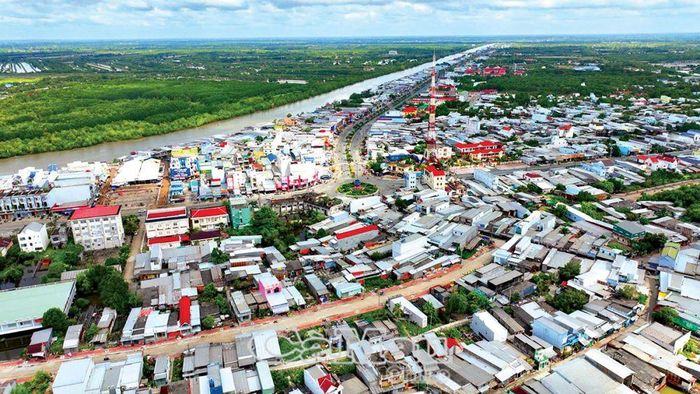 Hạ tầng đô thị Năm Căn được đầu tư xây dựng, tạo động lực cho kinh tế phát triển, nâng cao đời sống Nhân dân.