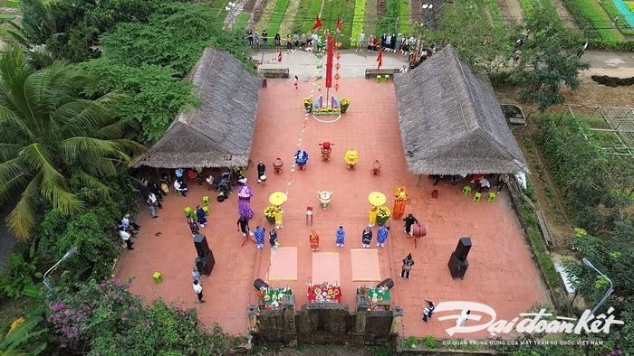 Một góc Lễ hội Cầu Bông tại làng rau Trà Quế.
