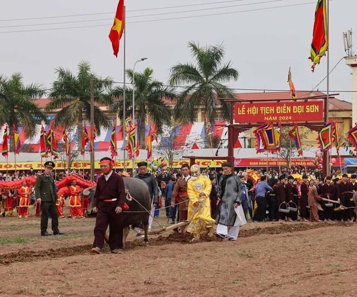 Cứ vào mùng 7 tháng Giêng hằng năm, Lễ hội Tịch điền Đọi Sơn lại được tổ chức để tái hiện Lễ Tịch điền thời vua Lê Đại Hành chọn việc tổ chức cày ruộng, khuyến khích nông trang