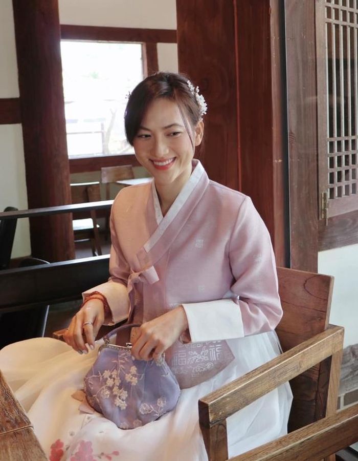 Về chuyện tình yêu, Phương Anh Đào từng tiết lộ, cô trải qua mối tình đầu năm 18 tuổi. Khi đó, cô yêu với tâm thế muốn kết hôn, sinh con, không ngờ lại bị bạn trai... cắm sừng. "Tính tôi khá thẳng nên lúc đó, tôi đến tận nơi mà bạn trai của mình đang hẹn hò với cô gái khác, đứng trước mặt hai người và tuyên bố kết thúc" - Phương Anh Đào bộc bạch.