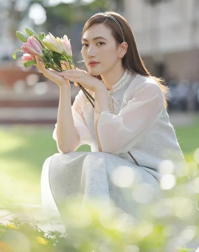 Hơn 5 năm bén duyên với điện ảnh, Phương Anh Đào không chỉ được ghi nhận về thực lực diễn xuất, mà còn gieo nhiều thiện cảm bởi tinh thần lăn xả với vai diễn. Trong các dự án phim, mỹ nhân 9X phải hóa thân thành nhiều nhân vật khác nhau, từ cô nàng ngây thơ, trong sáng đến cô gái cá tính, mạnh mẽ. Phương Anh luôn cố gắng mang đến cho khán giả những vai diễn ấn tượng, có chiều sâu, chăm chút từ ngoại hình nhân vật đến việc chuẩn bị tâm lý.