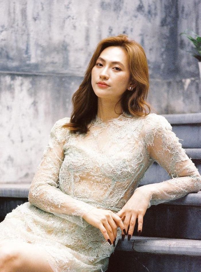 Nữ diễn viên cũng cho thấy sự biến hóa linh hoạt trong việc lựa chọn dòng phim, thể loại phim, từ phim độc lập "Nhắm mắt thấy mùa hè" đến các phim giải trí như "Bằng chứng vô hình", "Chiếm đoạt" và phim mang tính nghệ thuật như "Tro tàn rực rỡ". Chia sẻ về điều này, Phương Anh Đào cho hay cô yêu thích cả phim thương mại và phim nghệ thuật, không đóng khung mình với một dòng phim nhất định. Chỉ cần câu chuyện mang đến nhiều cảm hứng và vai diễn cho cô không gian để khai phá, phát huy diễn xuất, cô sẵn sàng nhận lời.