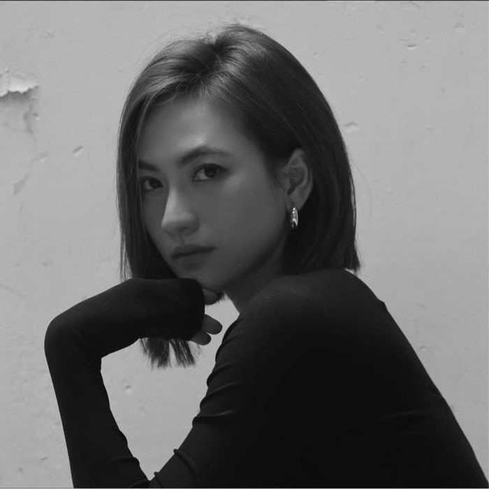 Phương Anh Đào sinh năm 1992, được biết đến là một nữ diễn viên tiềm năng của làng giải trí Việt. Cô tốt nghiệp diễn xuất tại Đại học Sân khấu - Điện ảnh TP. HCM. Thời gian đầu vào nghề, cô chăm chỉ tham gia nhiều dự án phim truyền hình, sitcom và đóng MV. Từ dấu ấn đầu tiên "Nhắm mắt thấy mùa Hè" (năm 2018), Phương Anh Đào dần bước vào nhóm những sao nữ thực lực của điện ảnh Việt. 