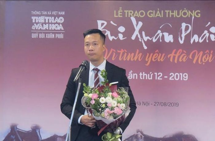 Nhà văn Nguyễn Trương Quý nhận Giải thưởng Bùi Xuân Phái - Vình tình yêu Hà Nội 2019