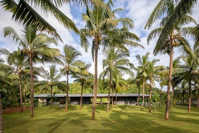 Ngôi nhà này sử dụng hệ thống cửa lùa tiên tiến từ Bồ Đào Nha (Ảnh: ArchDaily)