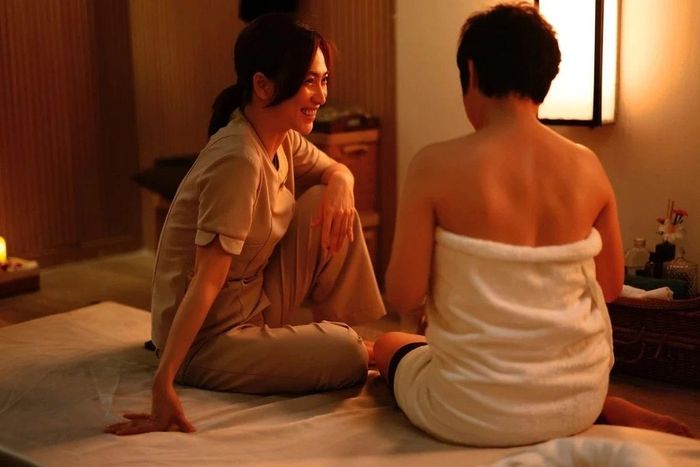  Trong Mai, Phương Anh Đào vào vai chính là một phụ nữ 37 tuổi làm nghề massage. 