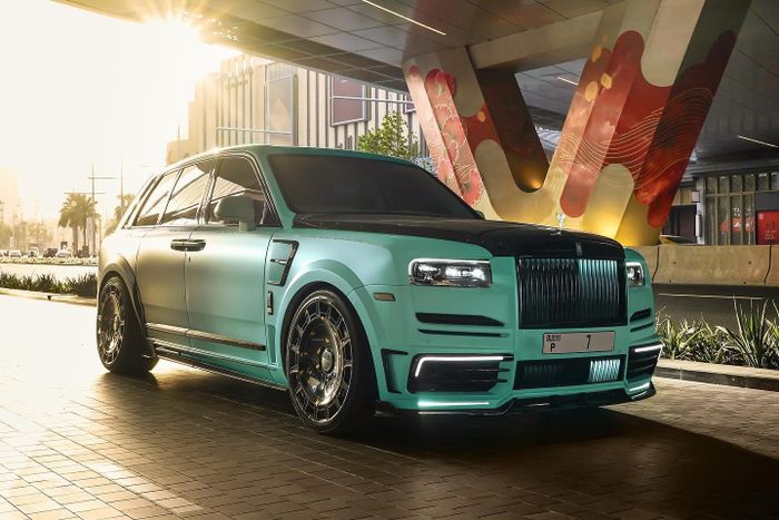  Xe được trang bị bộ mâm đúc khí động học Mansory FD.15 kích thước 24 inch. Bề mặt chi tiết này cũng được trang trí bằng các lá vàng 24 karat. 