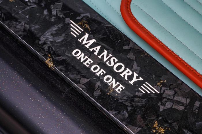  Rolls-Royce Cullinan Mansory Linea D’Oro chỉ được sản xuất độc nhất một chiếc trên toàn cầu. Mức giá của dự án này không được hãng độ công bố. 