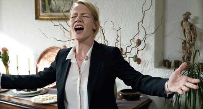 Diễn xuất bùng nổ của Sandra Huller trong “Toni Erdmann”