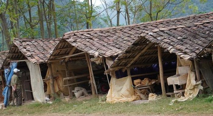 Nơi làm đất, đóng khuôn, phơi ngói