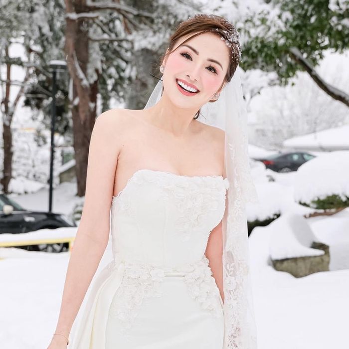 Hoa hậu Diễm Hương bí mật làm đám cưới ở nước ngoài.