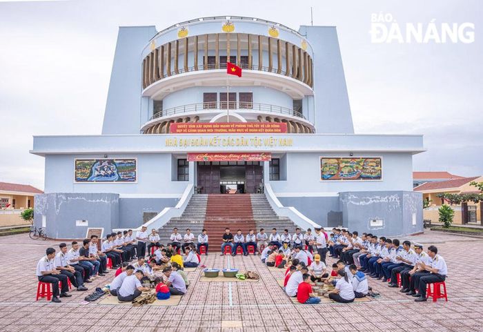 Không khí rộn ràng tại ngày hội thi gói bánh chưng trên đảo Đá Tây A.