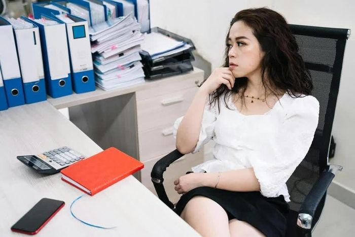 Có nhiều lý do để không tiếp tục gắn bó với công ty, do bạn đã đủ giỏi để tiến xa hơn, hoặc bạn nhận thấy có nhiều “red flag” từ sếp và công việc hiện tại. Ảnh minh họa: Anna Tarazevich/Pexels.