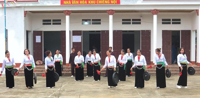 Các thành viên CLB tích cực luyện tập nhằm gìn giữ bản sắc văn hóa dân tộc Mường.