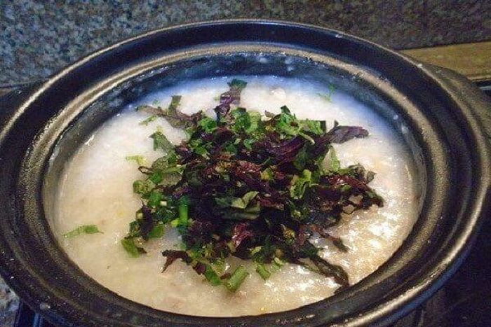 Cháo hành tía tô có tác dụng 'giải' rượu.