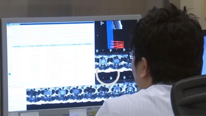 Mỗi cơ quan đều sản sinh ra chất thải, và bộ não cũng không ngoại lệ. Nhưng không giống như các khác của cơ thể, bộ não không có hệ thống bạch huyết, một hệ thống ống dẫn để lọc các chất thải