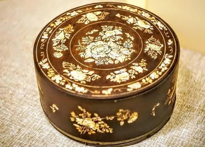 Đồ khảm phổ biến là tráp đựng trầu