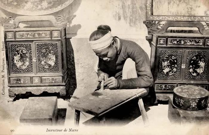 Thợ khảm và sản phẩm