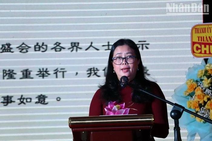 Giám đốc Sở Văn hóa, Thể thao và Du lịch Đồng Nai kiêm Trưởng Ban tổ chức Lễ hội chùa Ông lần thứ 9 Lê Thị Ngọc Loan phát biểu khai mạc.
