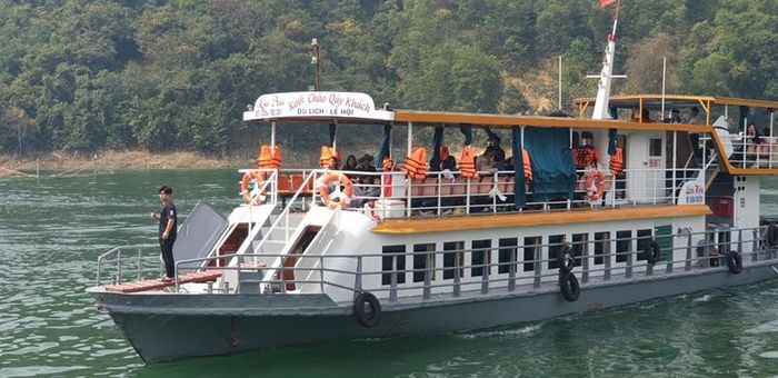  Hành trình trải nghiệm của chuyến du xuân đến với đền Chúa Thác Bờ bắt đầu.