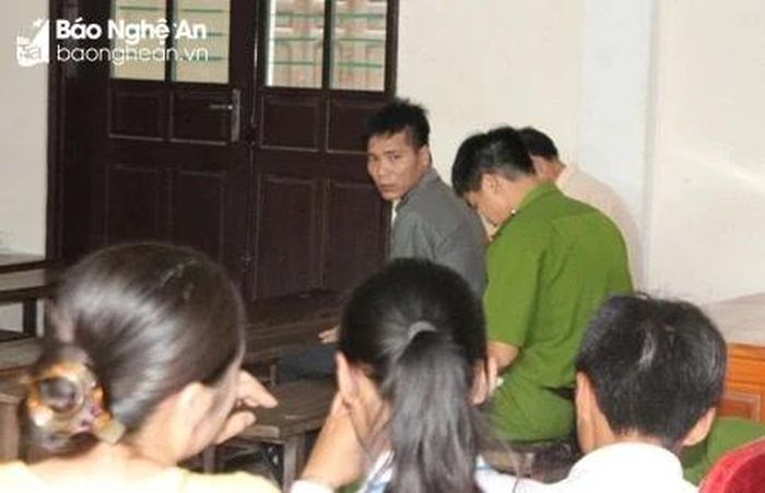  Nguyễn Văn Thành cầu xin các con thứ lỗi cho hành vi của mình. Ảnh: Như Bình. 