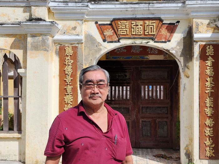 Ông Nguyễn Tường Hưng, Phó Ban tế tự nghi lễ Đình làng Đức Thắng chia sẻ với PV. (Ảnh: Đắc Phú).