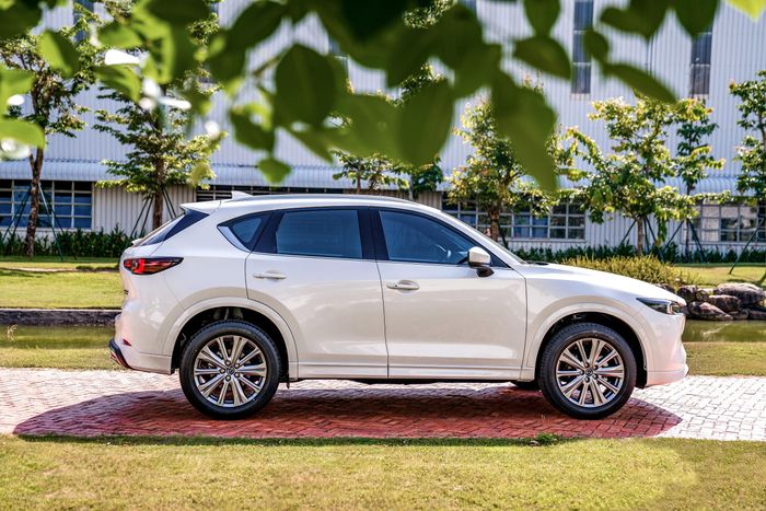 Mazda CX-5 2024 có thiết kế mới bắt mắt hơn.