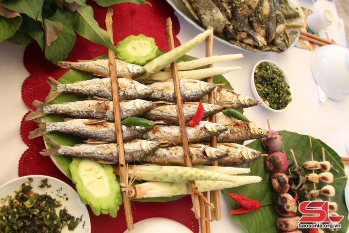 Các món ăn được chế biến từ nguyên liệu sẵn có của địa phương.